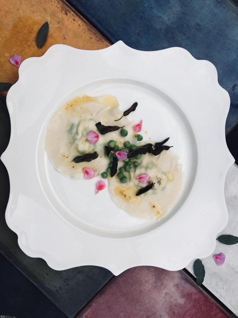 37613698_670313576654369_3576726761267789824_n